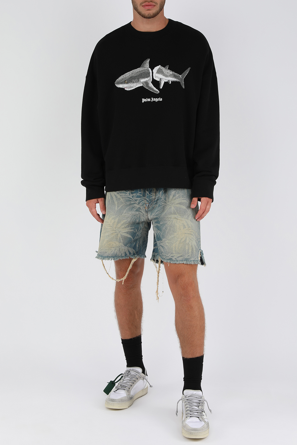 סווטשירט כריש שחור עם צווארון עגול